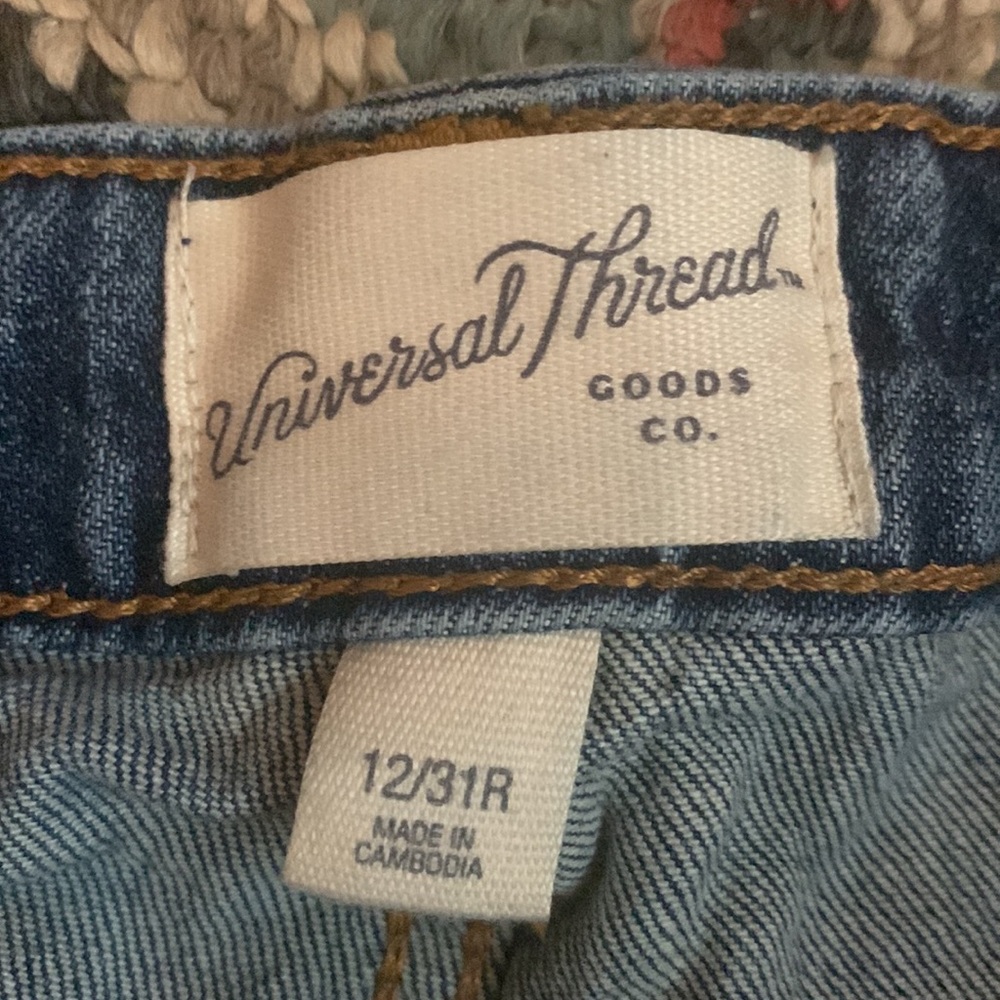 Universal Thread Shorts - Picture 2 of 5